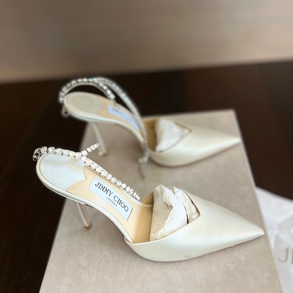 *WORN ONCE FOR PHOTOS* JIMMY CHOO Saeda Ivory Satin Pumps - Picture 3 of 16